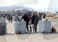 Thousands of Gazans return north to Gaza City