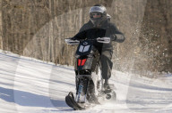 Une moto électrique trois en un peut être rapidement converti en motoneige ou en véhicule tout-terrain