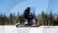 Une moto électrique trois en un peut être rapidement converti en motoneige ou en véhicule tout-terrain