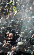 Hamas forces Israeli female hostage thru mob of armed men in dangerous propaganda display