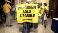 Greenpeace contesta l&#x2019;amministratore delegato di ENI Claudio Descalzi al Festival &#x201c;La Ripartenza&#x201d; di Nicola Porro a Milano
Greenpeace contesta l&#x2019;amministratore delegato di ENI Claudio Descalzi al Festival &#x201c;La Ripartenza