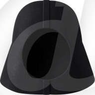 Le Tamagotchi Dark Vador est proposé dans un étui en silicone ayant la forme du casque noir
