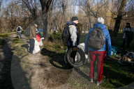 Litter picking on Khortytsia Island in Zaporizhzhia
