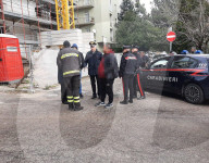 Operai senza stipendio minacciano di buttarsi da una gru a Tolentino