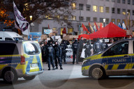 Nicht einverstanden: Demo gegen eine Wahlkampfveranstaltung von CDU Spitzenkandidat Merz in Bonn