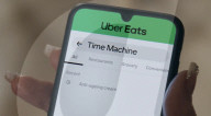 Images de la publicité "Uber Eats" pour le Super Bowl 2025 avec Cher
