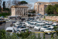 Roma, Sit-in dei tassisti a Bocca della Verit&#xe0;
Roma, Sit-in dei tassisti a Bocca della Verit&#xe0;