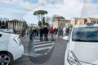 Roma, Sit-in dei tassisti a Bocca della Verit&#xe0;
Roma, Sit-in dei tassisti a Bocca della Verit&#xe0;
