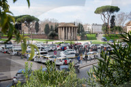 Roma, Sit-in dei tassisti a Bocca della Verit&#xe0;
Roma, Sit-in dei tassisti a Bocca della Verit&#xe0;