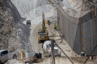 US Military aids in border wall construction in Arizona
