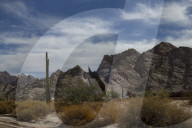 US Military aids in border wall construction in Arizona