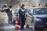 Grenzkontrolle der Bayerischen Grenzpolizei am Grenzuebergang  Oberaudorf, Staatsstrasse 2093
