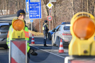 Grenzkontrolle der Bayerischen Grenzpolizei am Grenzuebergang  Oberaudorf