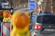 Grenzkontrolle der Bayerischen Grenzpolizei am Grenzuebergang  Oberaudorf