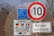 Grenzkontrolle der Bayerischen Grenzpolizei am Grenzuebergang  Oberaudorf