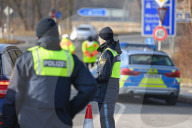 Grenzkontrolle der Bayerischen Grenzpolizei am Grenzuebergang  Oberaudorf