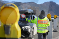 Grenzkontrolle der Bayerischen Grenzpolizei am Grenzuebergang  Oberaudorf