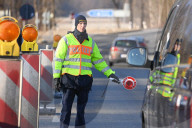 Grenzkontrolle der Bayerischen Grenzpolizei am Grenzuebergang  Oberaudorf