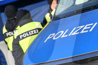Grenzkontrolle der Bayerischen Grenzpolizei am Grenzuebergang  Oberaudorf, Staatsstrasse 2093