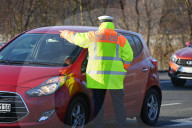 Grenzkontrolle der Bayerischen Grenzpolizei am Grenzuebergang  Oberaudorf, Staatsstrasse 2093
