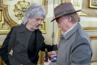 Dan Ohlmann, fondateur du musée Cinéma et Miniature, dans le Vieux-Lyon, reçoit la médaille de la ville en présence de son ami Nicola Sirkis