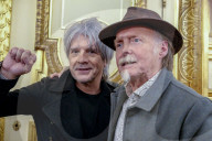 Dan Ohlmann, fondateur du musée Cinéma et Miniature, dans le Vieux-Lyon, reçoit la médaille de la ville en présence de son ami Nicola Sirkis
