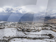 Rare heavy snowfall in Damascus