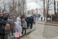 Children evacuated as Kyiv school searched for bomb