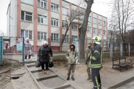 Children evacuated as Kyiv school searched for bomb
