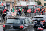 Roma - Protesta degli agricoltori in corteo con i trattori