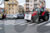 Roma - Protesta degli agricoltori in corteo con i trattori