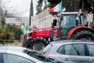 Roma - Protesta degli agricoltori in corteo con i trattori
