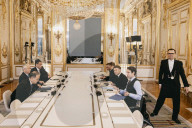 Le président Emmanuel Macron lors d'un entretien avec Zhang Guoqing, Vice-Premier ministre du Conseil des affaires de l'État de la Chine, au palais de l'Elysée à Paris