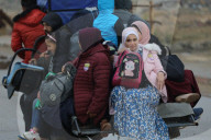 Displaced Gazans walk north