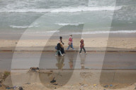 Displaced Gazans walk north
