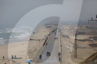 Displaced Gazans walk north