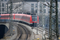 Einfahrende S-Bahn in Muenchen Ost
