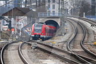 Einfahrende S-Bahn in Muenchen Ost