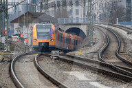 Einfahrende S-Bahn in Muenchen Ost