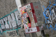 Beschmierter und verunstalteter Zigarettenautomat