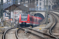 Einfahrende S-Bahn in Muenchen Ost