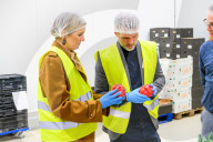 Adel: Zero Waste - Königin Maxima besucht das InstockMarket Food Rescue Cente in Diemen