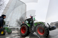 Milano - Protesta agricoltori presso regione Lombardia, trattori in corteo per la città