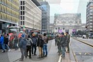 Milano - Protesta agricoltori presso regione Lombardia, trattori in corteo per la città