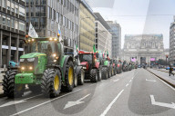 Milano - Protesta agricoltori presso regione Lombardia, trattori in corteo per la città