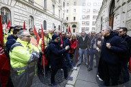 Roma - Mobilitazione dei lavoratori antincendio al Ministero del Lavoro