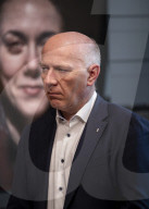 Berlins Regierender Bürgermeister Kai Wegner besucht den "Ort der Wärme"