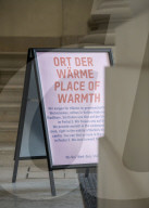 Berlins Regierender Bürgermeister Kai Wegner besucht den "Ort der Wärme"