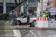 Auto fährt in Verdi-Demo in München - viele Verletzte