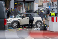 Auto fährt in Verdi-Demo in München - viele Verletzte